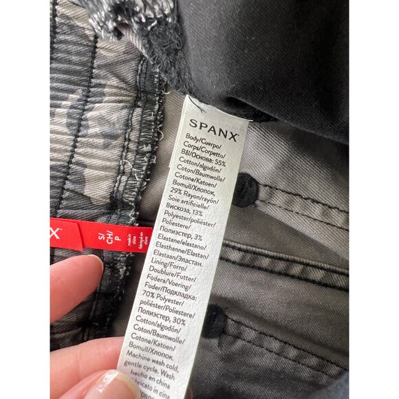 Spanx Blackwash Camouflage Stretch Twill Cargo Jogger Zipper Hem Detail Small - Picture 9 of 12